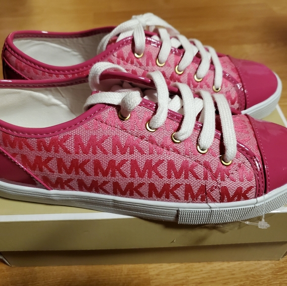 MK. Shoes - Picture 3 of 5